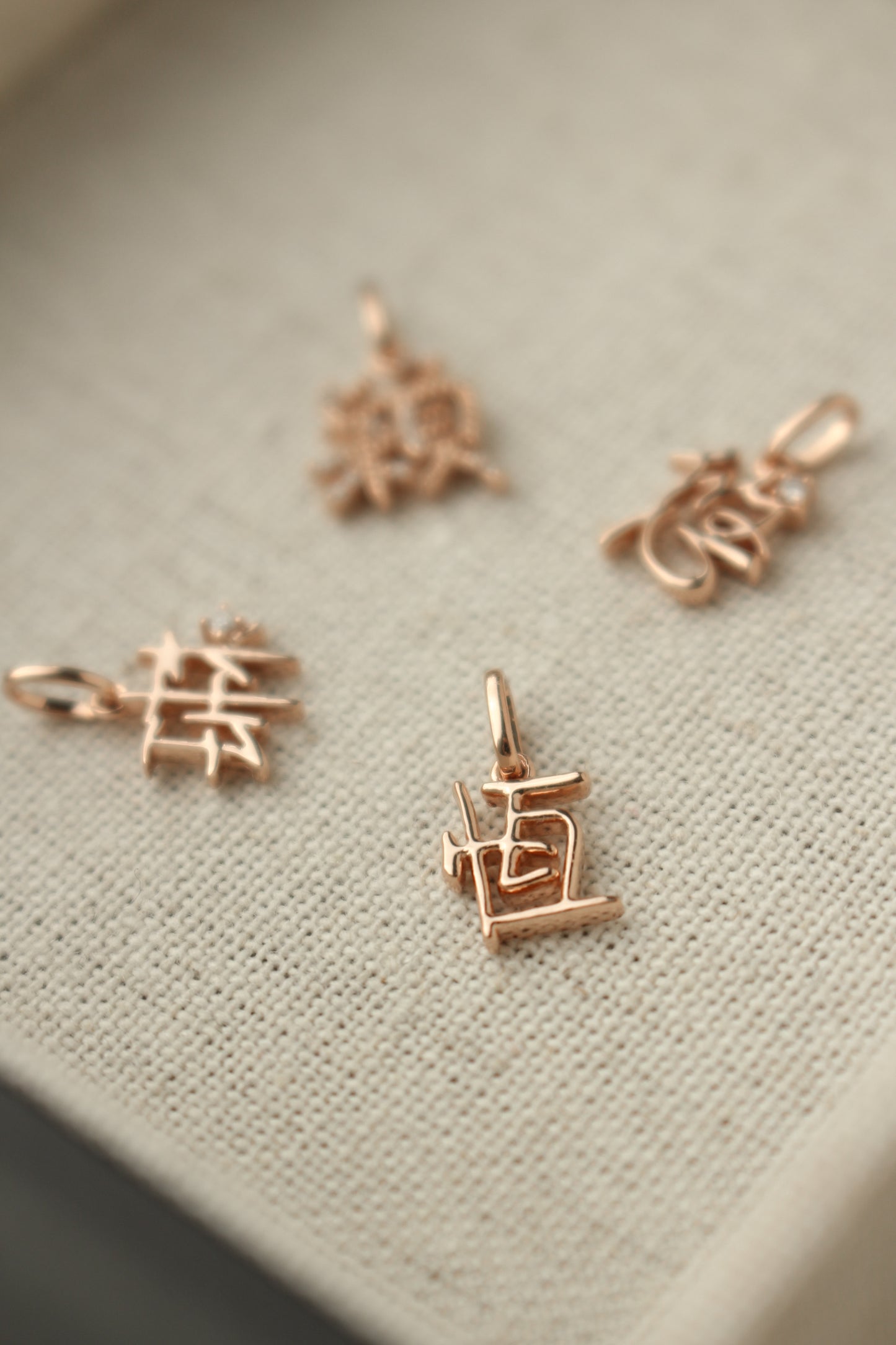 The Gold Mini 字 Pendant