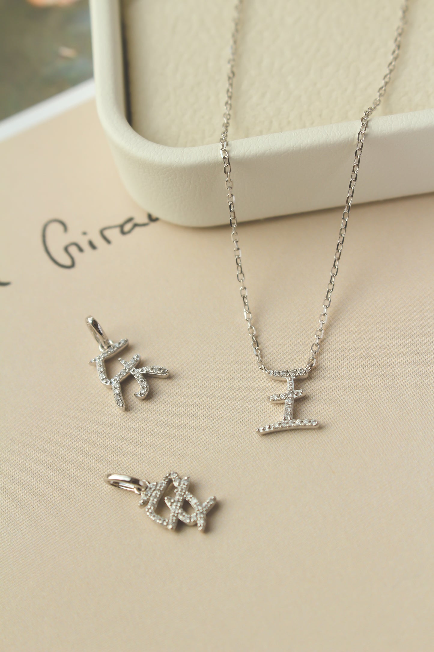 The Diamond Mini 字 Necklace