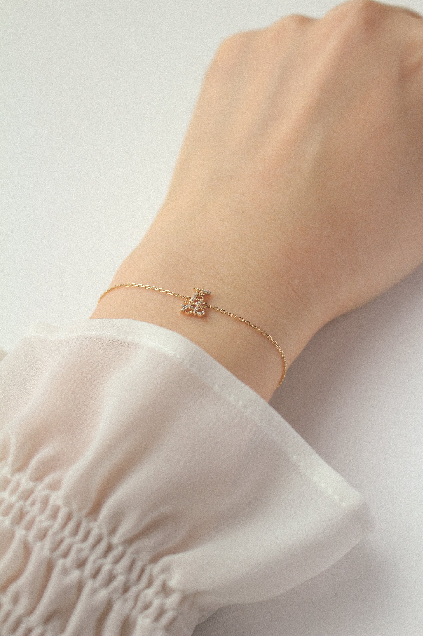The Mini 字 Bracelet