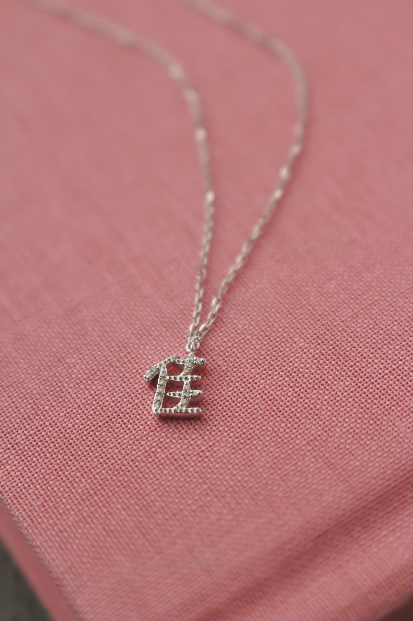 The Diamond Mini 字 Necklace