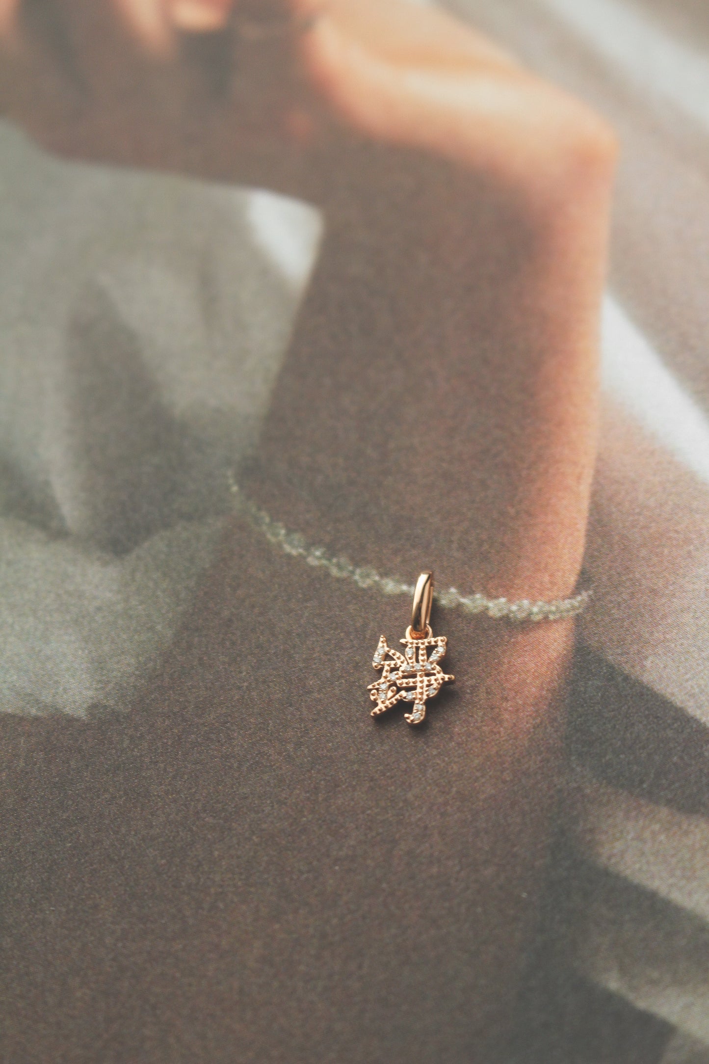 The Diamond Mini 字 Pendant