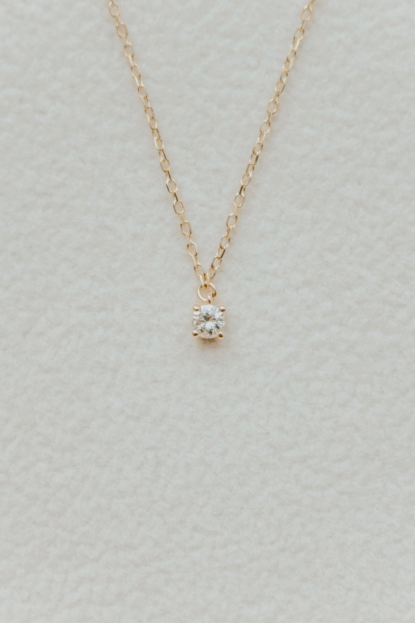 Étui Charms Necklace - The Four Prong Diamond Charm