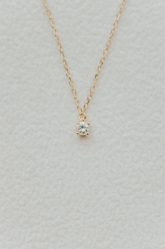 Étui Charms Necklace - The Four Prong Diamond Charm