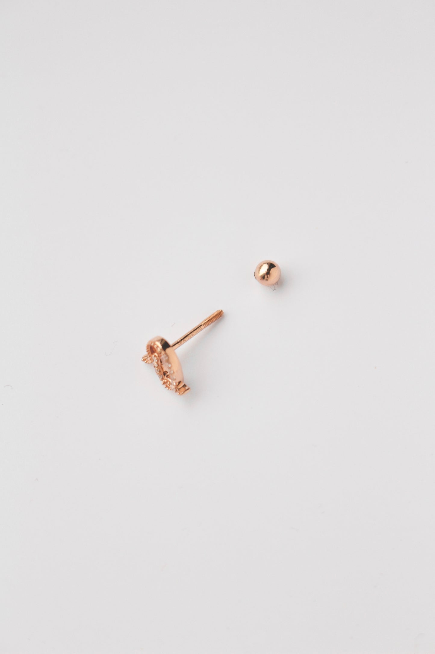 The Gold Mini 字 Earring