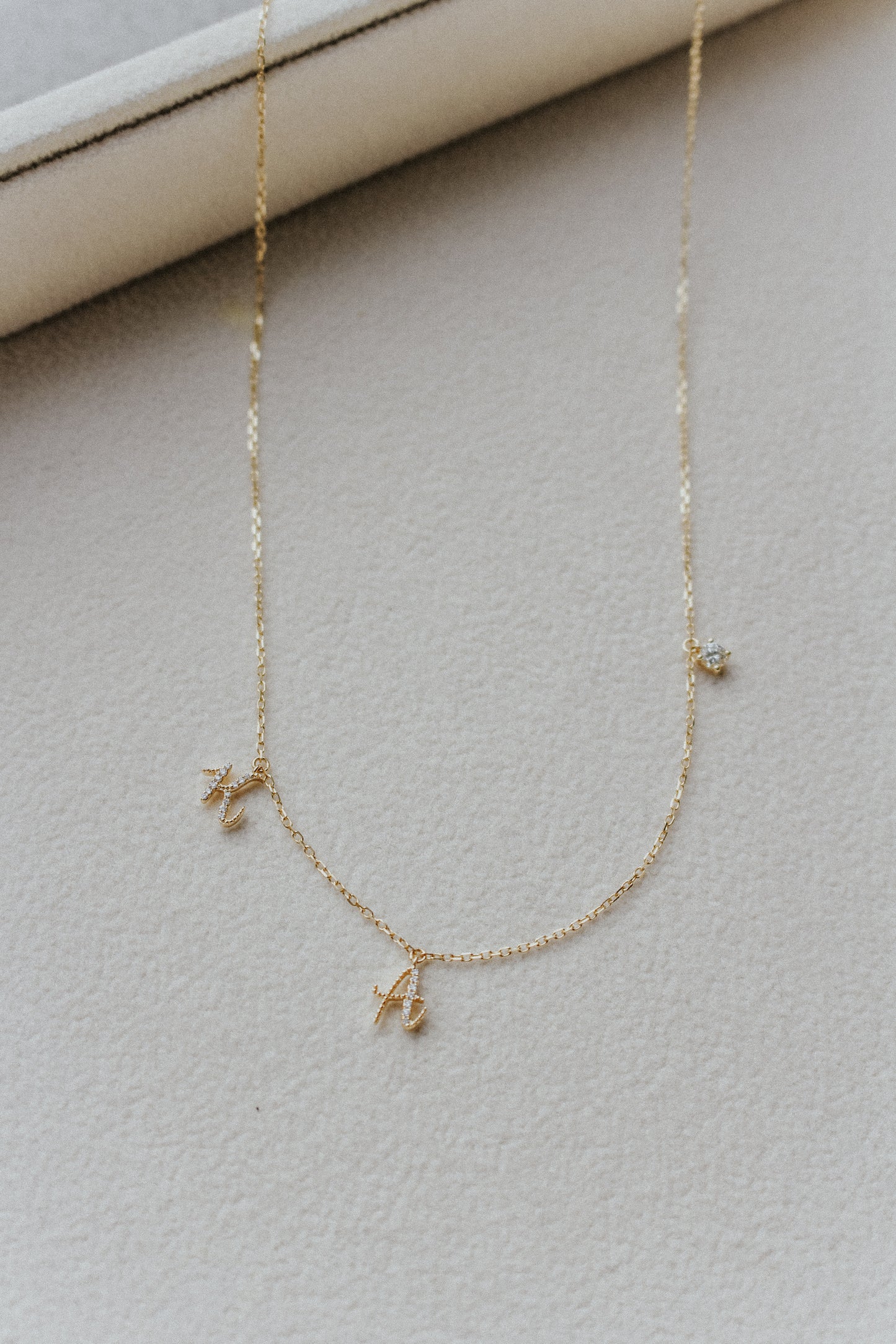 Étui Charms Necklace - The Audrey Diamond Mini Initial Charm