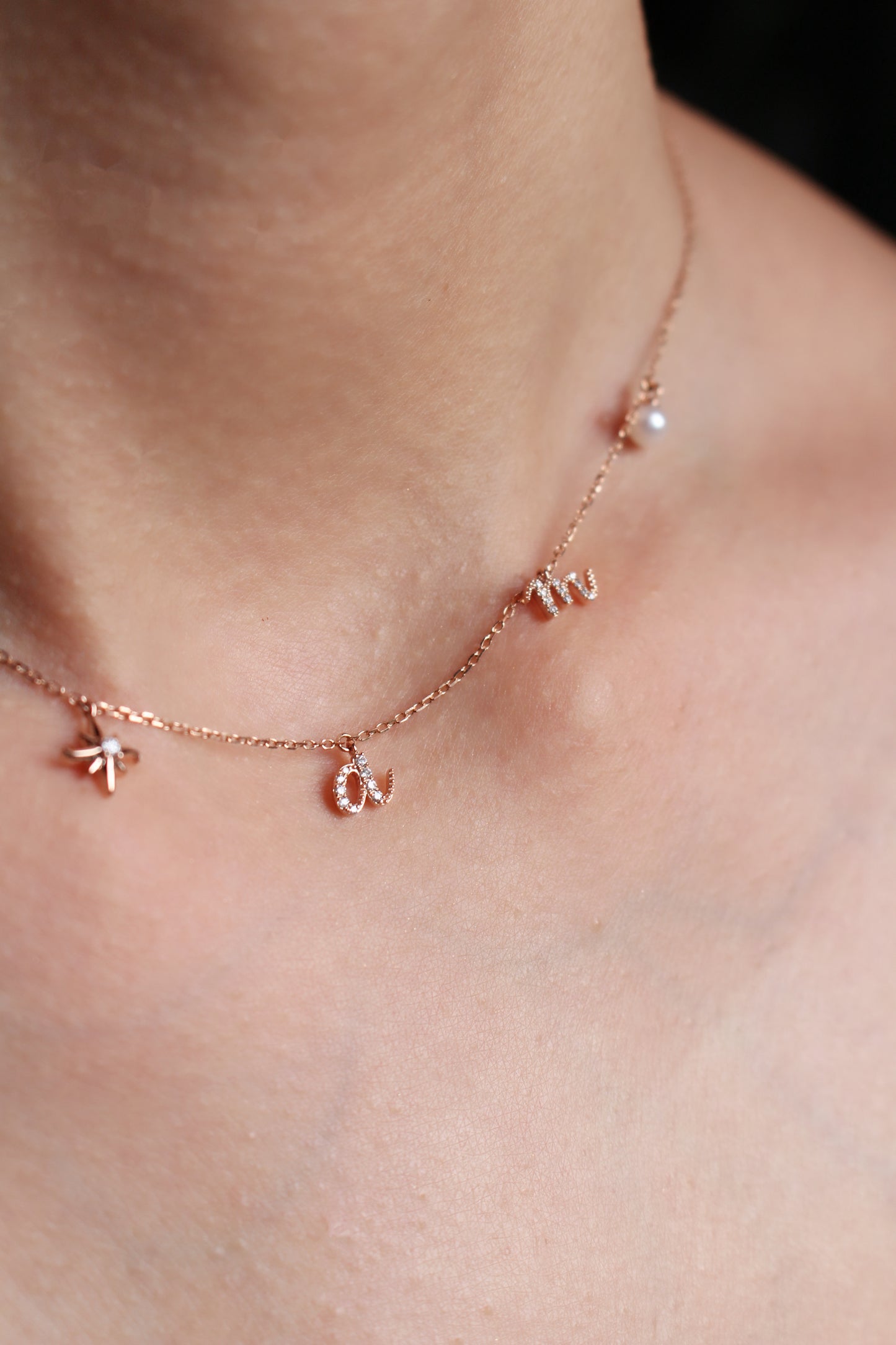 Étui Charms Necklace - The Avery Diamond Mini Initial Charm