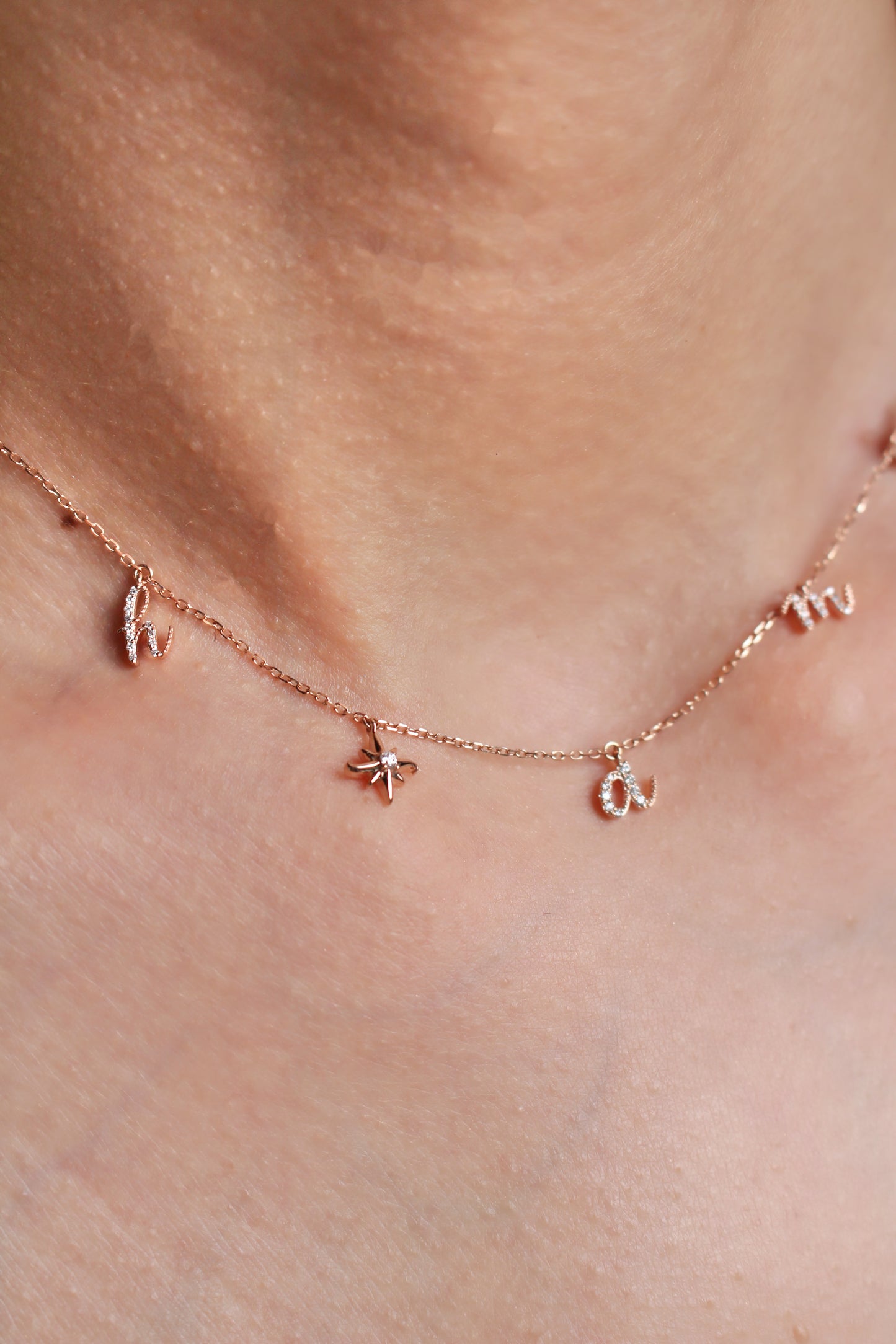 Étui Charms Necklace - The Avery Diamond Mini Initial Charm